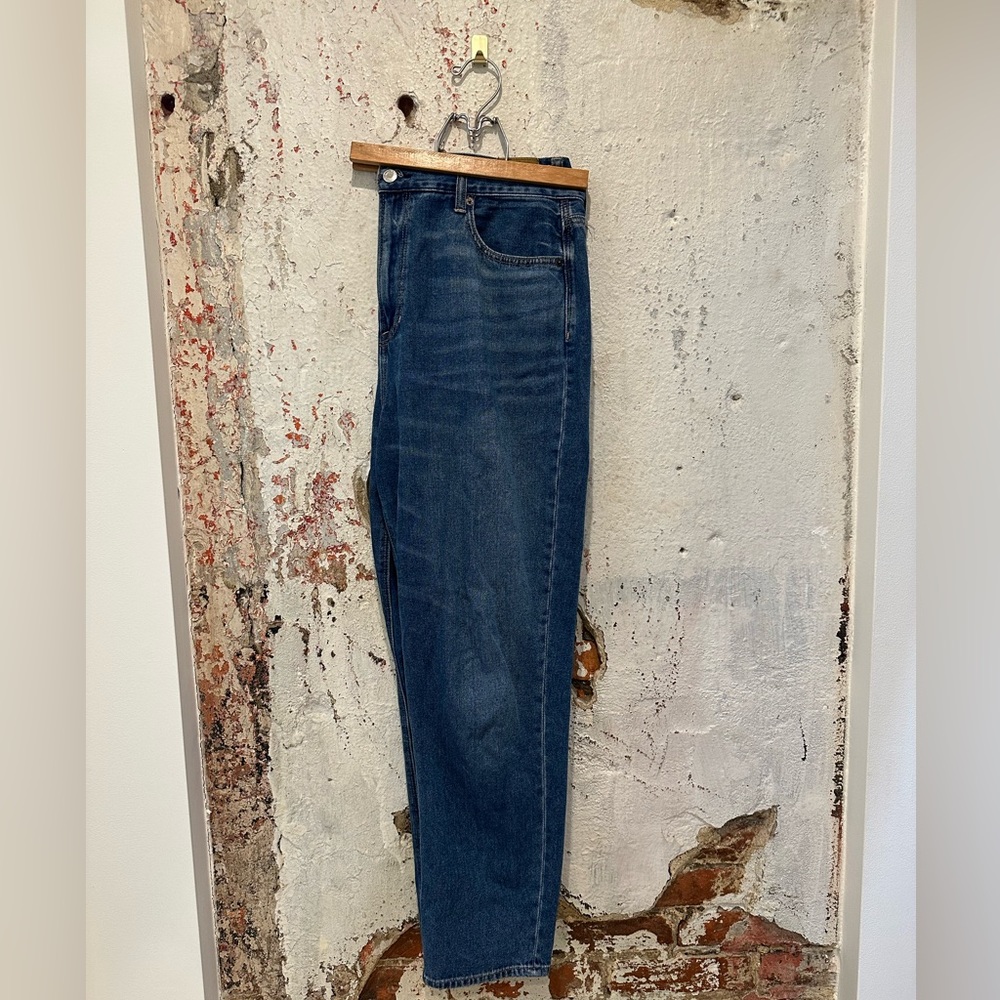 American Eagle Mom Jeans - Medium Wash